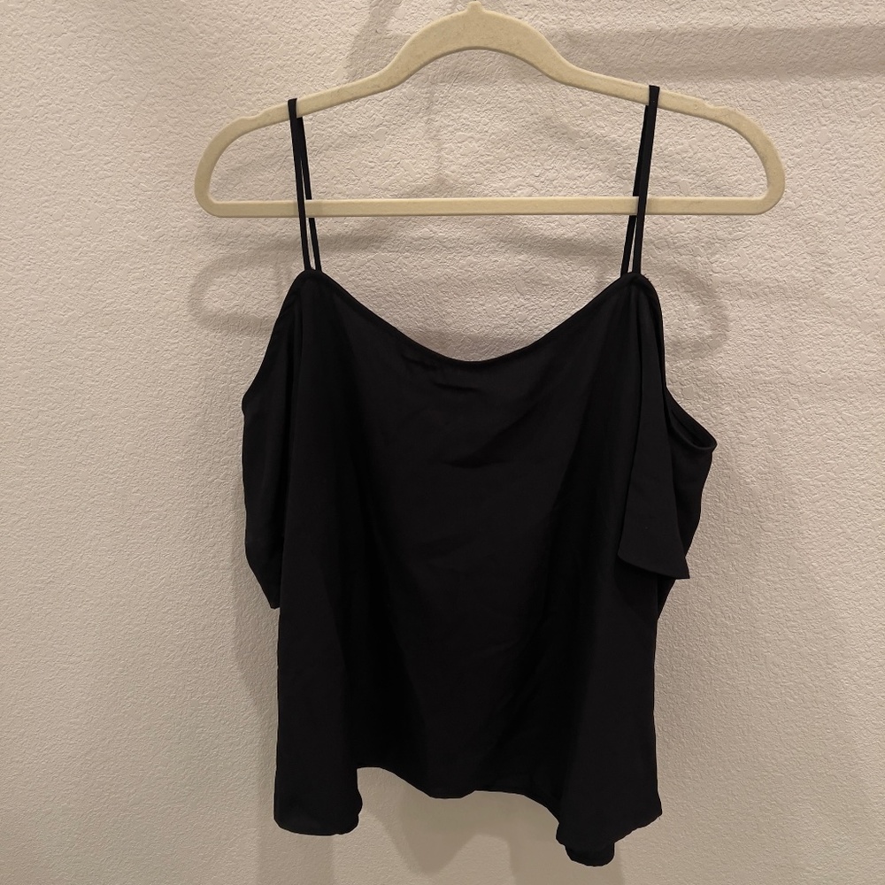 💗BP Black Cold Shoulder Top